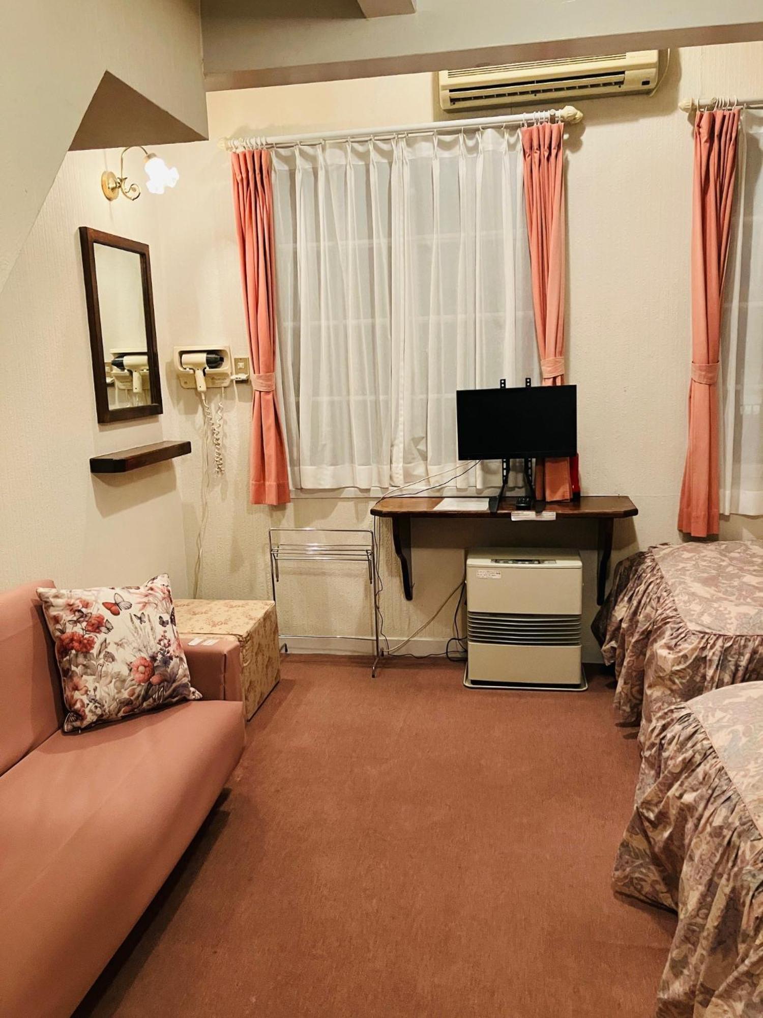 Petit Hotel And Restaurant Air Mail Χακούμπα Εξωτερικό φωτογραφία
